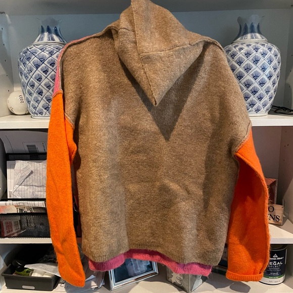 Multi Color Wool Collared Sweater - Picture 5 of 7